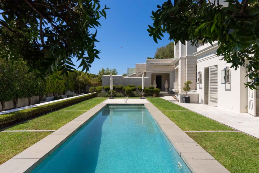 7 Bedroom Property for Sale in Fresnaye Western Cape